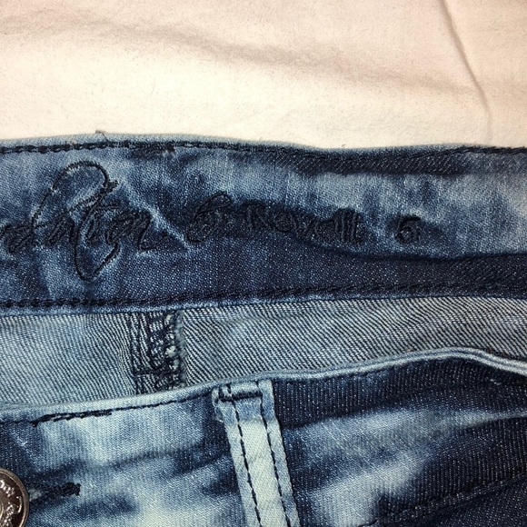 Revolution & Revolt shorts - Picture 4 of 4